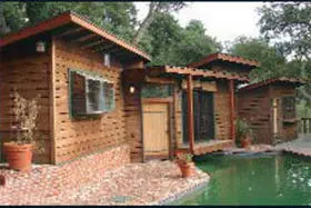 The Miner Road pool house where Felix was living when Susan killed him Due to - фото 12
