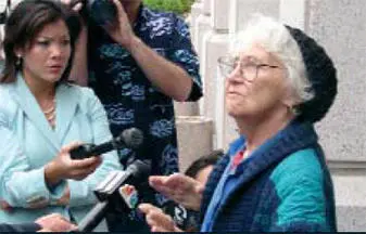 Helen Bolling speaking with reporters outside the courthouse Prosecutor Paul - фото 24