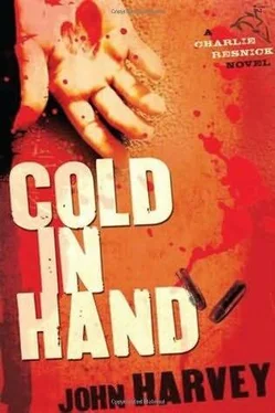 John Harvey Cold in Hand обложка книги