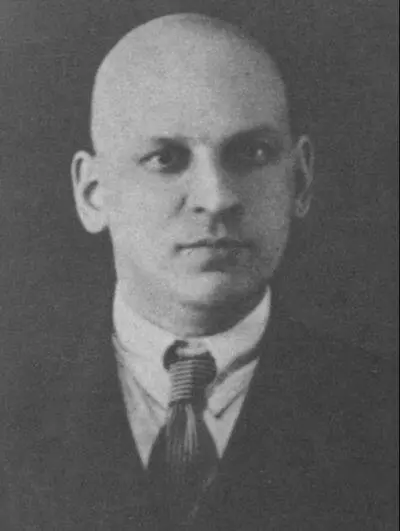 В И Нарбут 20е гг Ул Варварка в Москве с вывеской издательства Земля и - фото 16