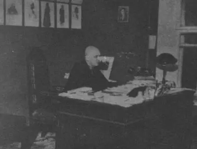 В И Нарбут в рабочем кабинете 20е гг Дружеский шарж на В И Нарбута 20е - фото 18