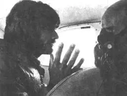 Райнхольд Месснер в 1977 году во время испытательного полета на высоте 9000 м - фото 14
