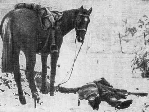Погибший в сражении 1 апреля 1916 г А А Брусилов на военном совете в - фото 40