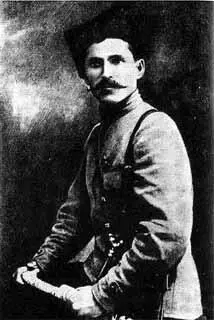В И Чапаев К Е Ворошилов выступает перед бойцами Первой Конной 1920 г - фото 46