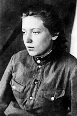 Старшая дочь СС Варенцова Нинель Фото 1942 г Погибла в 1944 г - фото 10