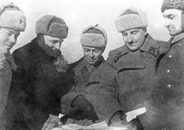 На передовом наблюдательном пункте Воронежский фронт 1943 г После - фото 14