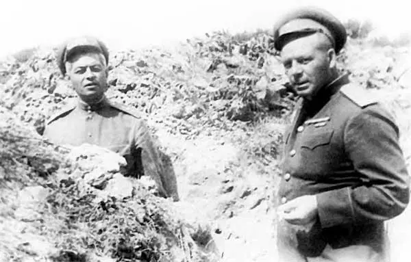 Генералполковник артиллерии СС Варенцов с членом Военного совета 60й армии - фото 16