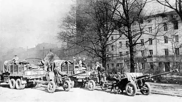 Маршбросок советской артиллерии на Бреслау 1945 г Расчет 152мм батареи - фото 30