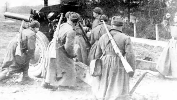 Расчет 152мм батареи полка РВГК готов открыть огонь 1945 г Батарея - фото 31