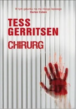 Tess Gerritsen Chirurg обложка книги