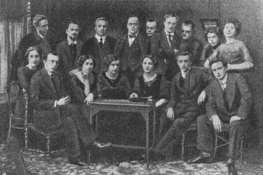 Выпуск учеников драматической школы А И Адашева Стоят слева направо - фото 14