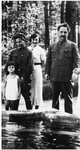 Ascendant grandee Yezhov hugging his adopted daughter Natasha and his - фото 33