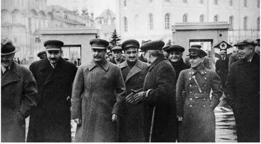 In 1937 at the height of the Great Terror two young magnates join the - фото 36