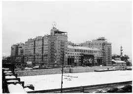 Just across from the Kremlin the hideous colossus the House on the - фото 51
