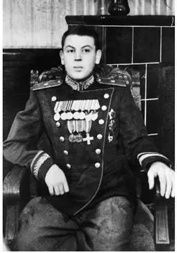 Overpromoted alcoholic unstable cruel and terrified General Vasily Stalin - фото 56