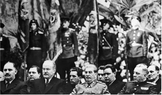Here in late 1948 Stalin sits with the older generation Kaganovich Molotov - фото 65