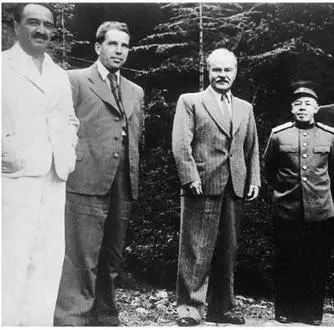 Summertime chez Stalin natty Mikoyan in whites with the young handsome and - фото 66