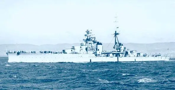 Итальянский тяжёлый крейсер Тренто Пилоты ошиблись при выборе целей в дыму - фото 26