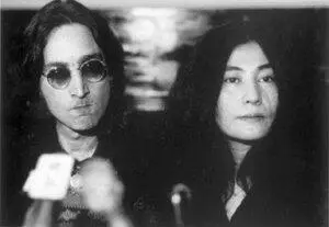 Альбом содержал также привычную квоту песен посвященных Йоко Aisumasen Im - фото 12