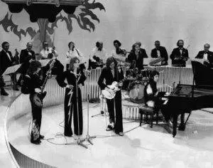 В James Paul McCartney парень попытался примерить новый наряд этакого - фото 14