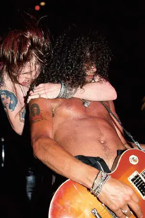 Slash and Axl onstage July 1988 Photograph by Gene Kirkland Guns circa - фото 49
