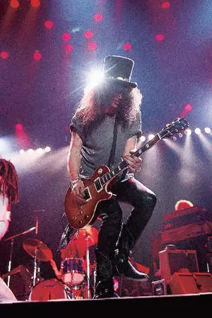 Slash playing with Lenny Kravitz note Lennys dreds at left Photograph by - фото 55