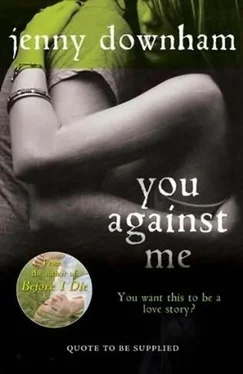 Jenny Downham You Against Me обложка книги