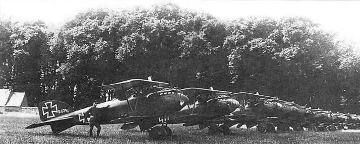Jasta 11 в мае 1917 г Все самолёты выкрашены в красный цвет Следующий день - фото 17
