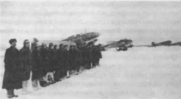 Личный состав Летноиспытательной станции моторного завода 19 1942 г На - фото 4