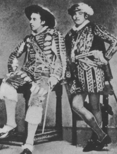 Оскар Уайльд сидит в средневековом костюме Собрание в Академии 1881 год - фото 25