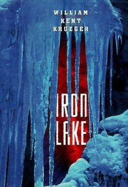 William Krueger Iron Lake обложка книги