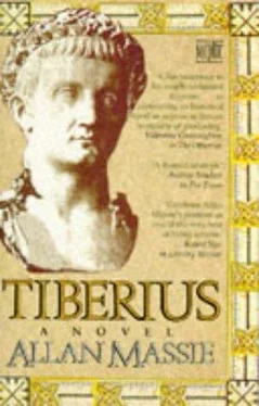 Allan Massie Tiberius обложка книги