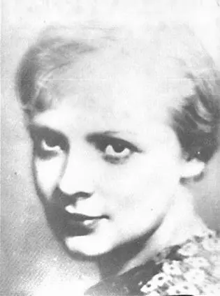 Зоя Федорова в 1934 году День Победы на Красной площади Рядом с Зоей на - фото 4