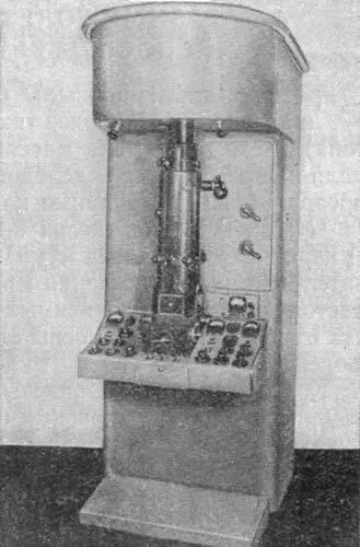 Рис 28 Советский электронный микроскоп В электронный микроскоп учёные - фото 30
