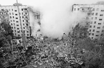 The aftermath of an explosion in a ninestory apartment building on Guryanova - фото 11