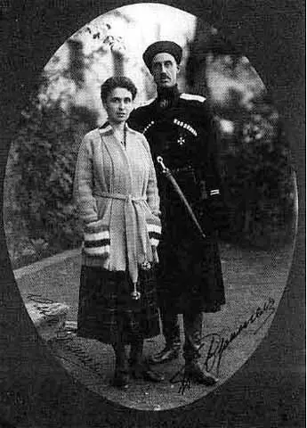 С женой Ольгой Константинополь октябрь 1921 г С сыном Петром Декабрь 1922 - фото 51