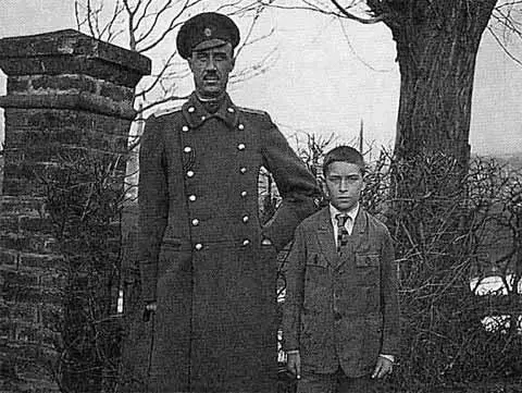 С сыном Петром Декабрь 1922 г П Н и О М Врангель О М Врангель с - фото 52