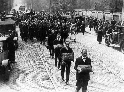 Похороны барона Врангеля 1928 г Кубанские казаки отдают последний долг - фото 59