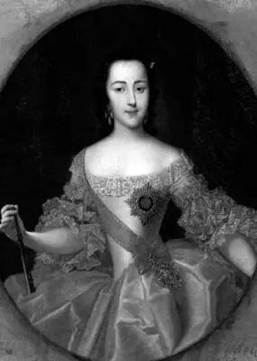 Boisterous in private discreet and demure in public the young Grand Duchess - фото 21