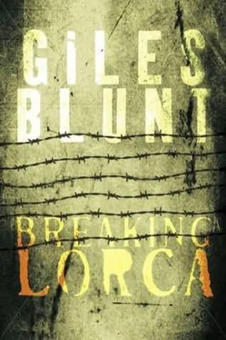 Giles Blunt Breaking Lorca обложка книги