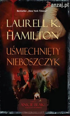 Laurell Hamilton Uśmiechnięty Nieboszczyk обложка книги