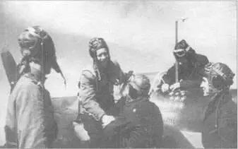 Очередной знак победы наносится на именной самолет кна Мочалова аГП - фото 11
