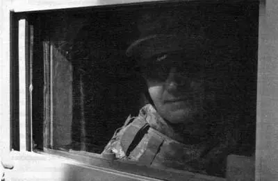 Иззи Адам Шуман Джошуа Этчли - фото 16