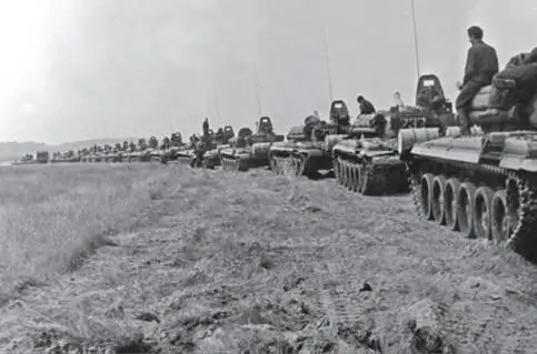 1976 г БВО войсковые испытания танков Т64Б Т72 Т80 В первом ряду - фото 222