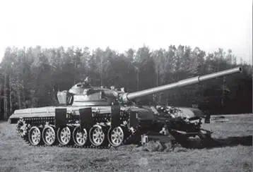 Танк Т72 первых серий выпуска с установленным колейным минным тралом КМТ6 - фото 247
