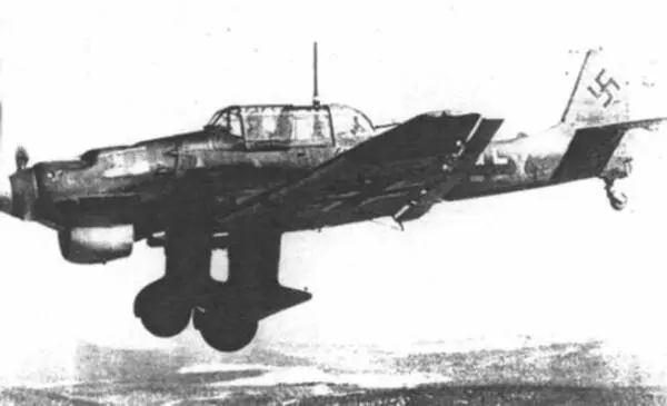 Ju87R2 из 11й эскадрильи LG1 в ходе боевого вылета над Кольским полуостровом - фото 15