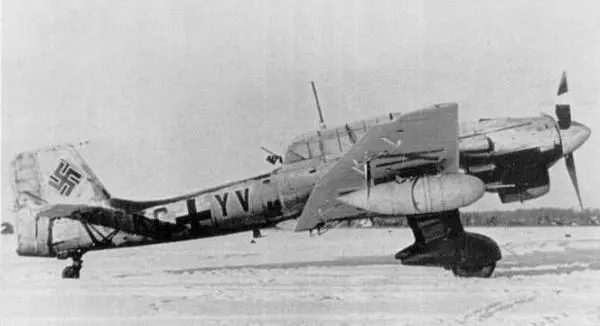 Ju87R из IVStLG1 аэродром Петсамо конец 1941 г Эскадрильи Ju88A из - фото 25