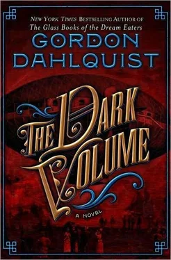 Gordon Dahlquist The Dark Volume обложка книги