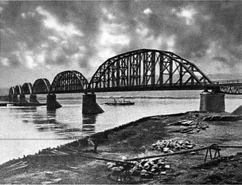 Железнодорожный мост через реку Енисей сооруженный и 1899 году Фото начала XX - фото 28