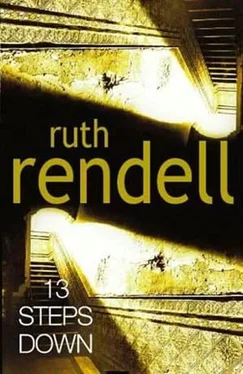 Ruth Rendell Thirteen Steps Down обложка книги